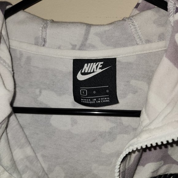 Women's Nike Zippered Camo Hoodie L - Picture 2 of 4